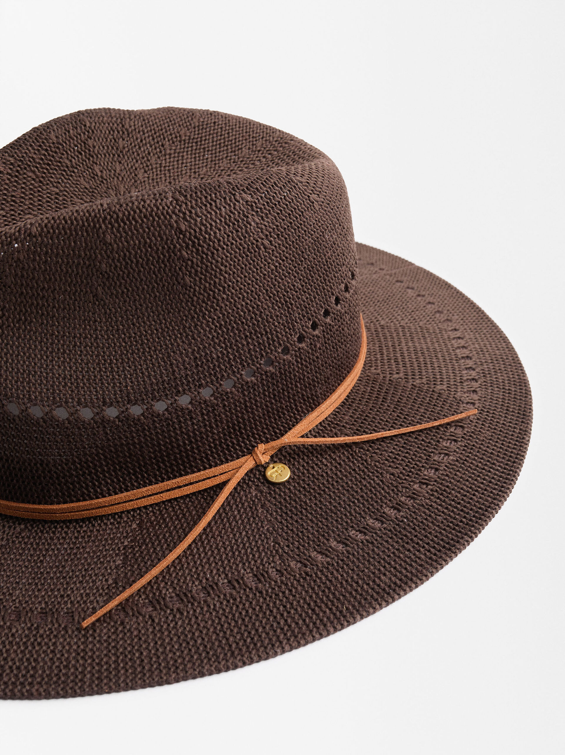 Chapeau en tricot avec cordon image number 1.0