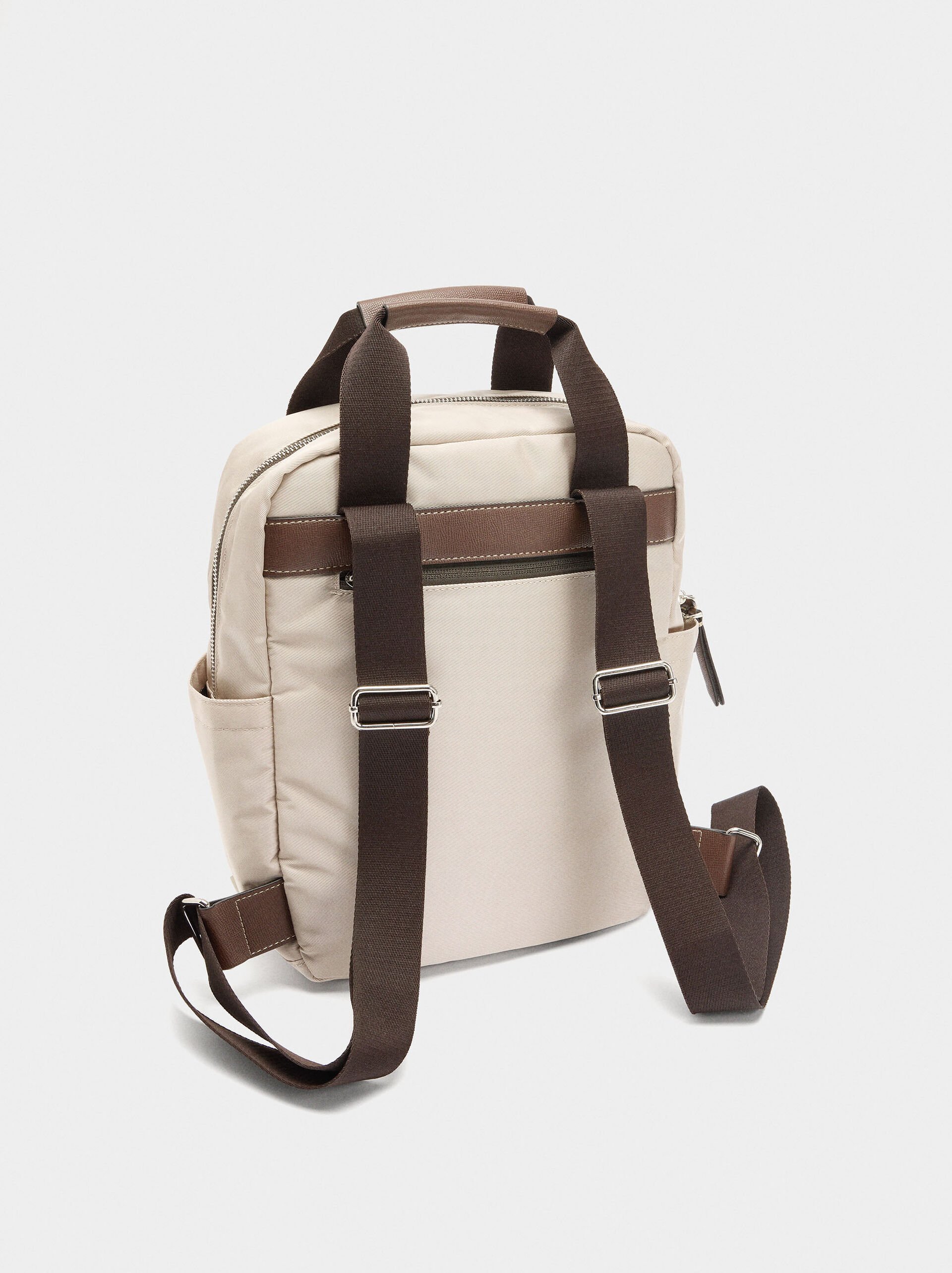 Nylonrucksack mit Anhänger image number 2.0