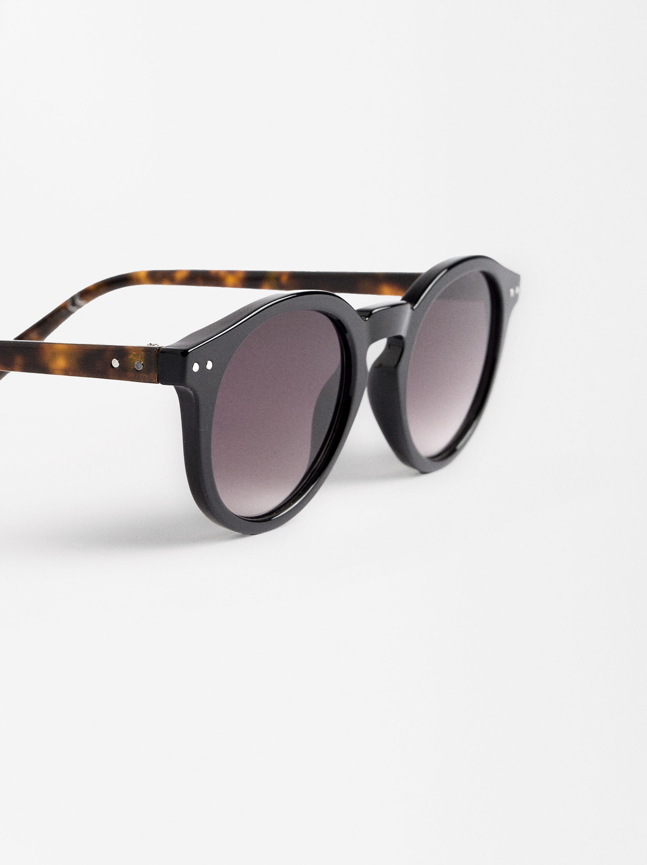 Round sunglasses  image number 2.0