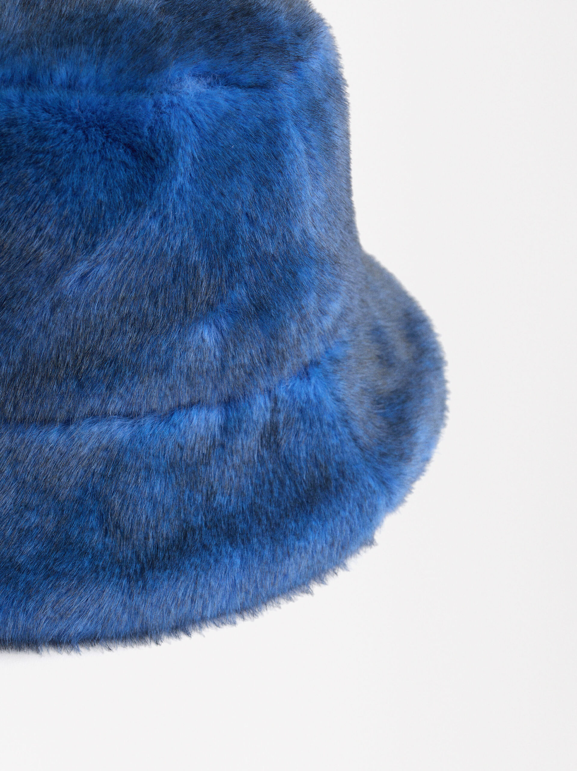 Cappellino bucket in pelliccia sintetica image number 1.0