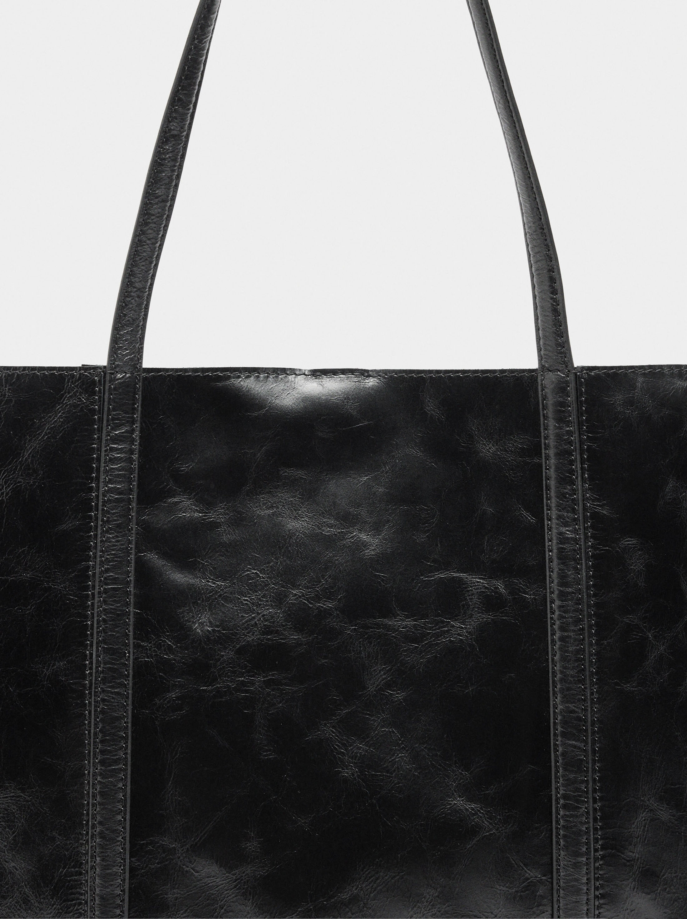 Mala shopper de pele com tachas image number 6.0