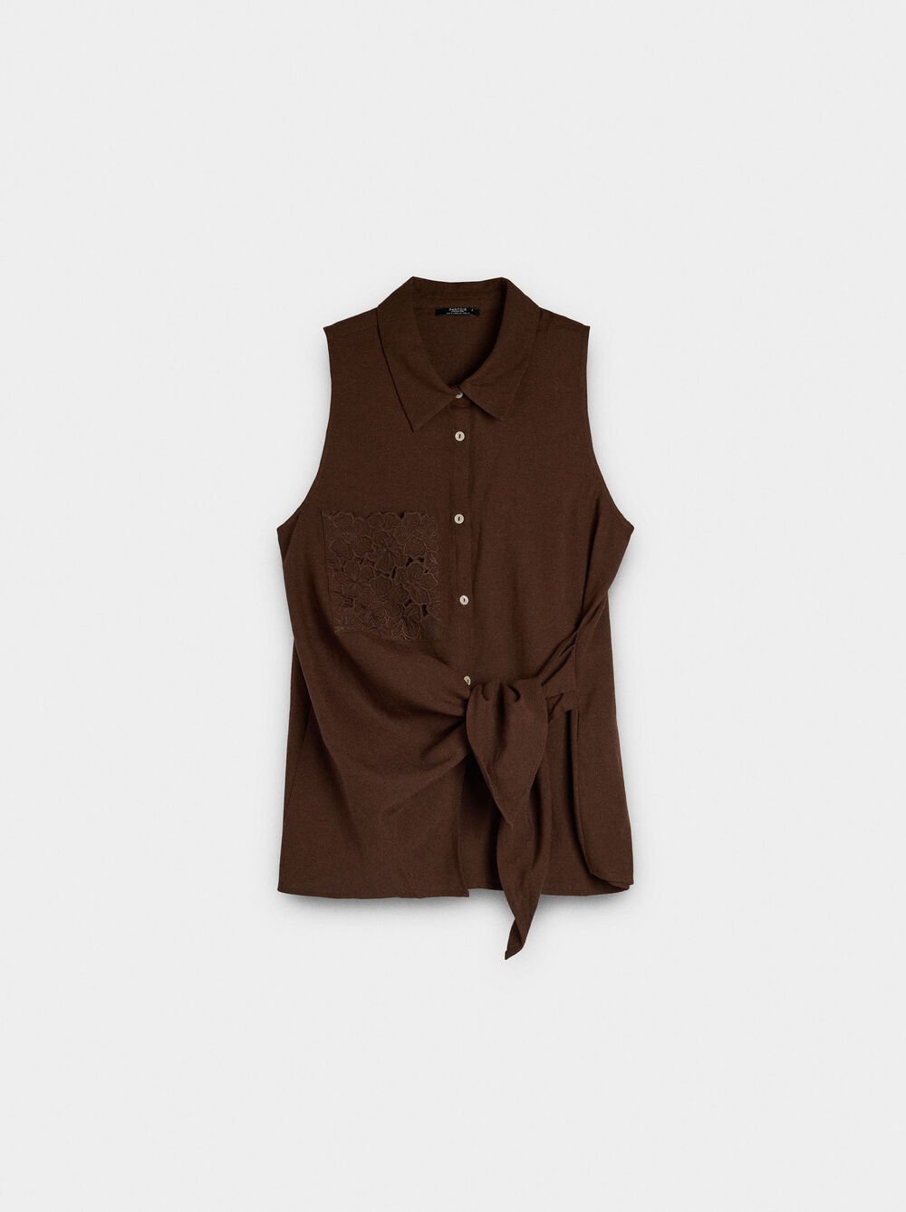 Top com bordados e nó