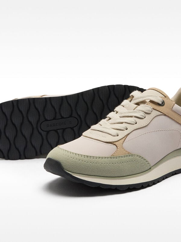Contrast sneakers