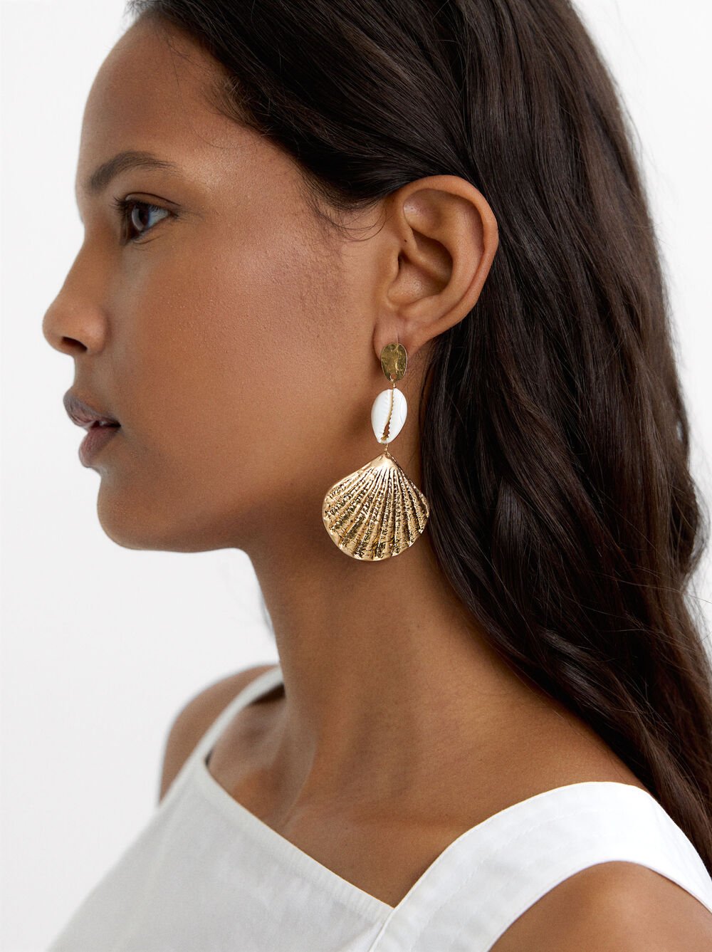 Long earrings with shells