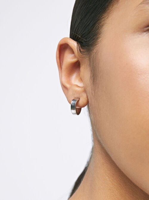 Basic small hoop earrings
