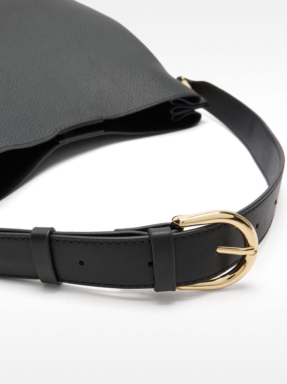Shoulder bag with texture