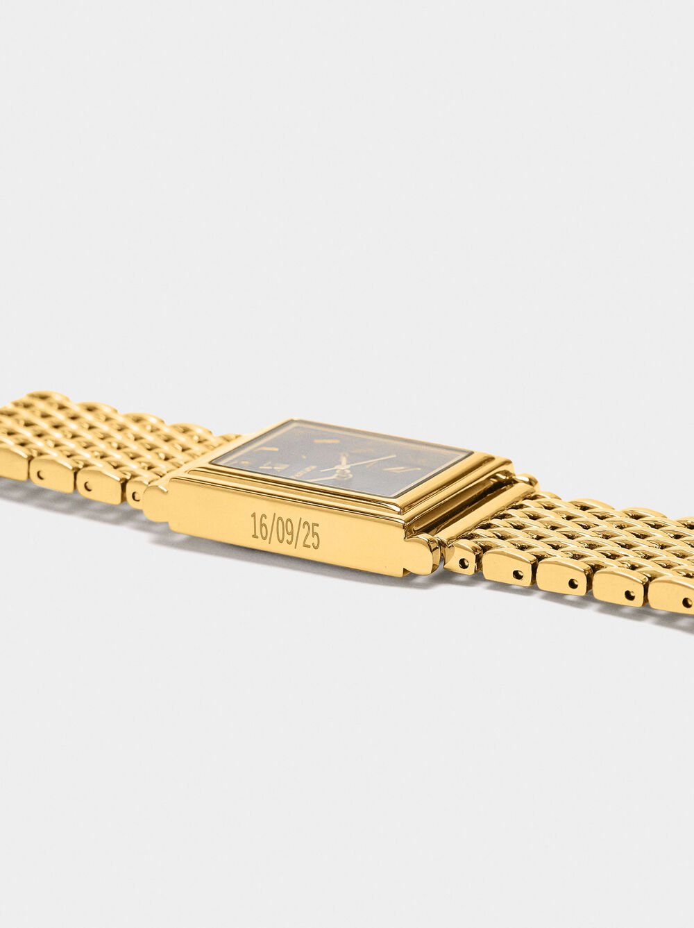 Rectangular watch with metal strap