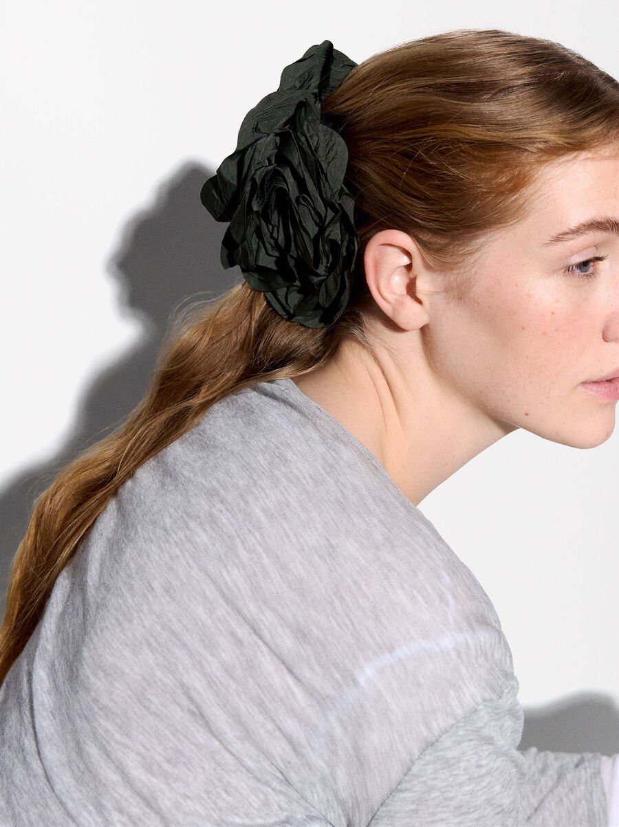 Flower hair claw