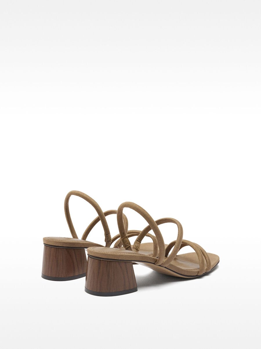 Wide heel sandals with straps