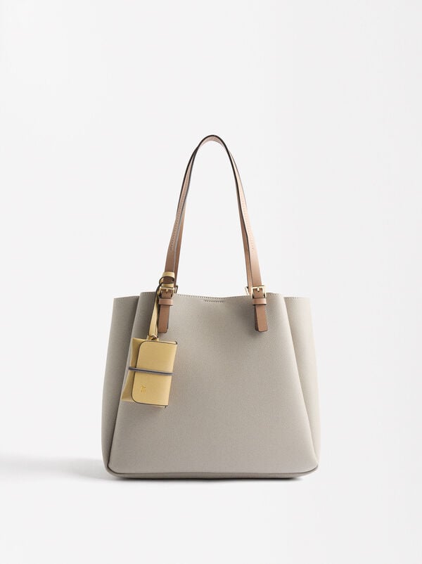 Tote bag with texture