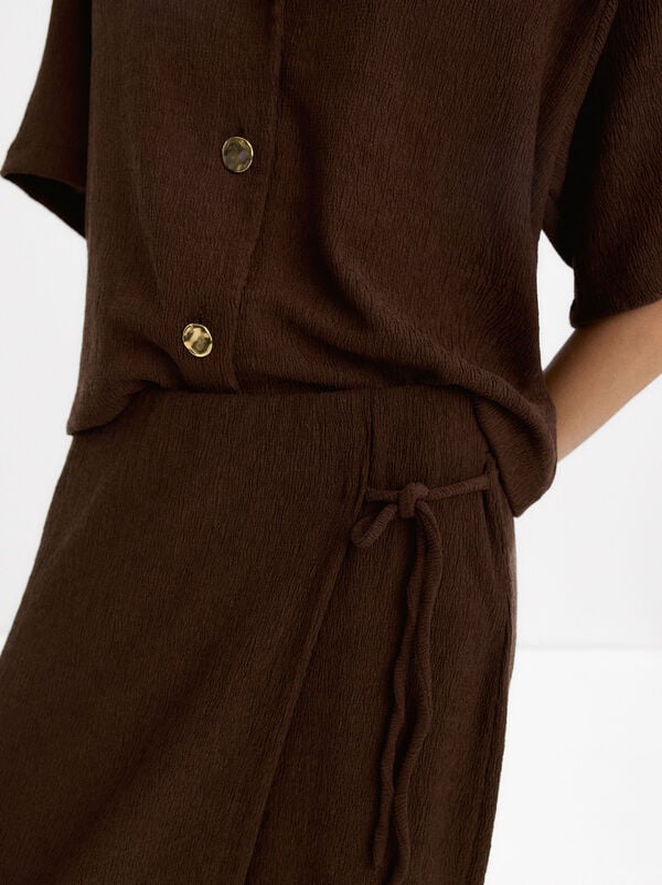 Short-sleeve shirt with texture