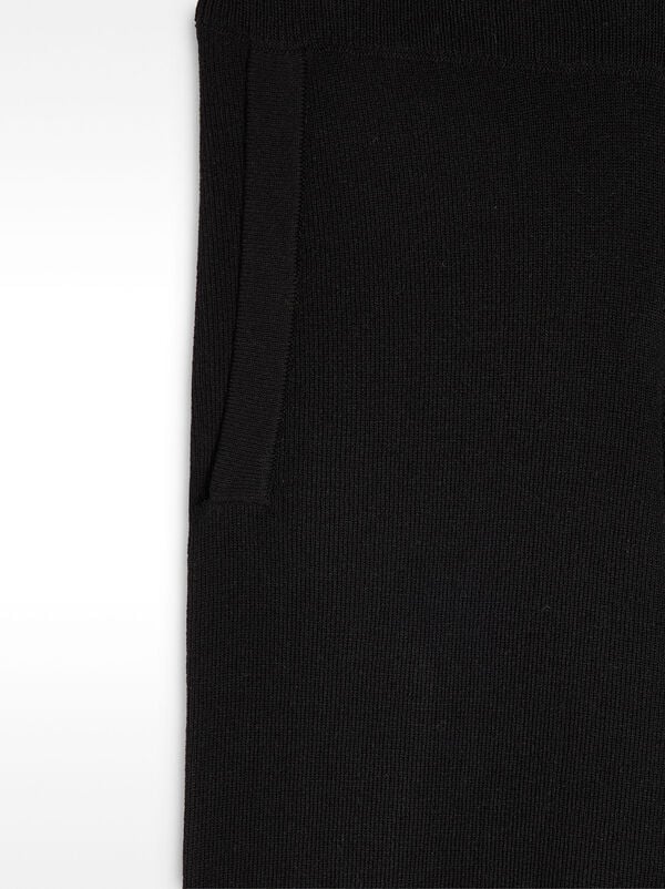Knitted trousers with elastic waistband