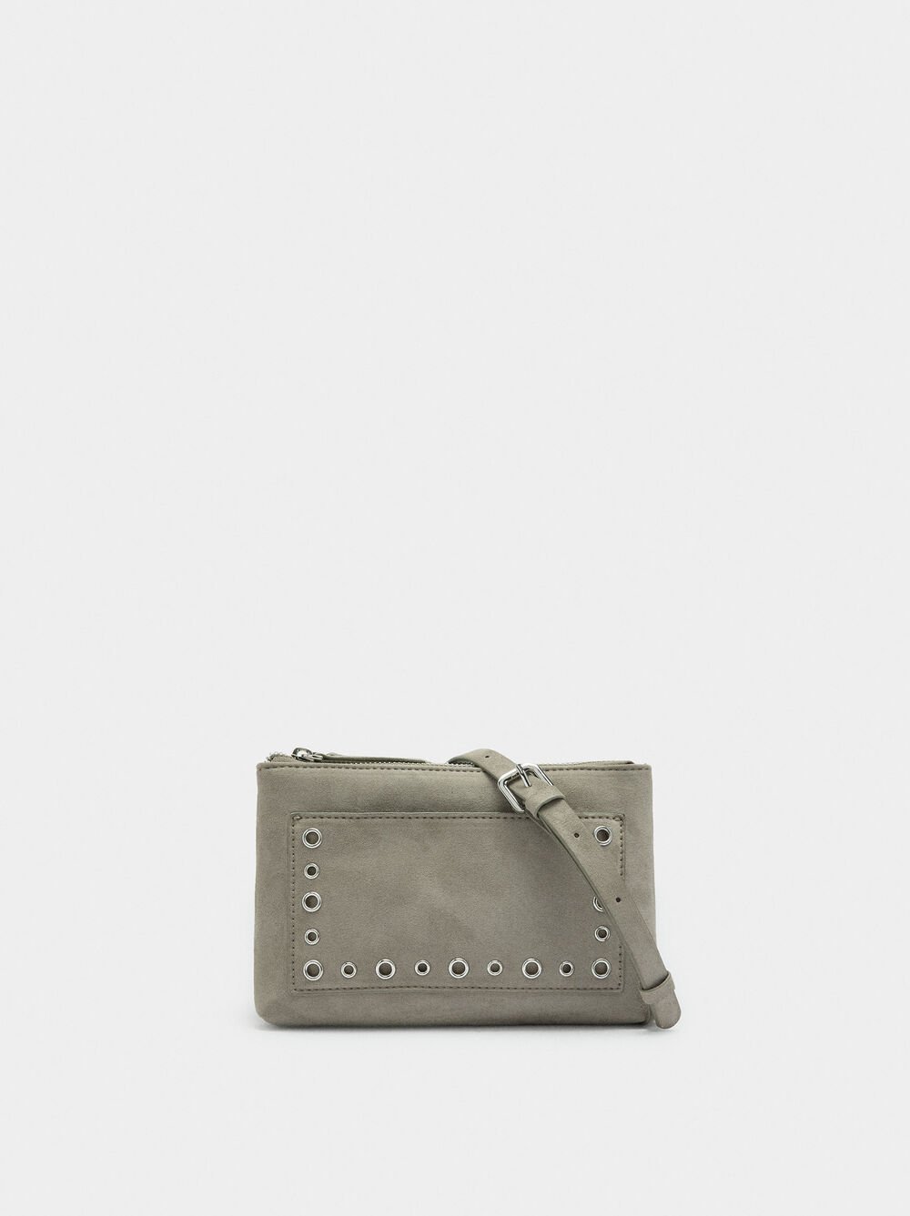 Bolso bandolera efecto craquelado con tachuelas