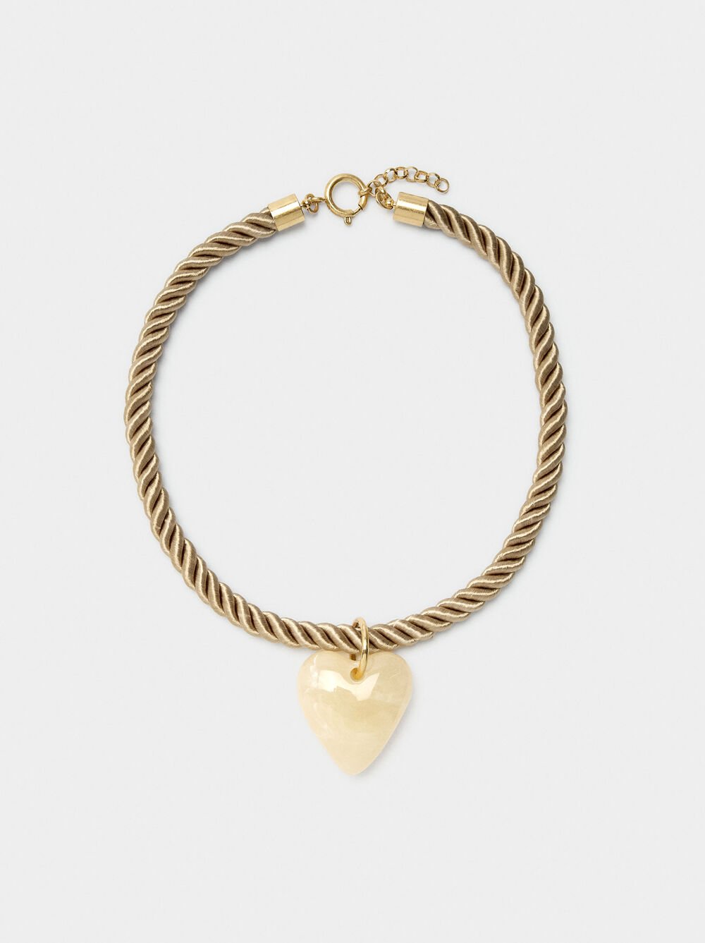 Short necklace with heart