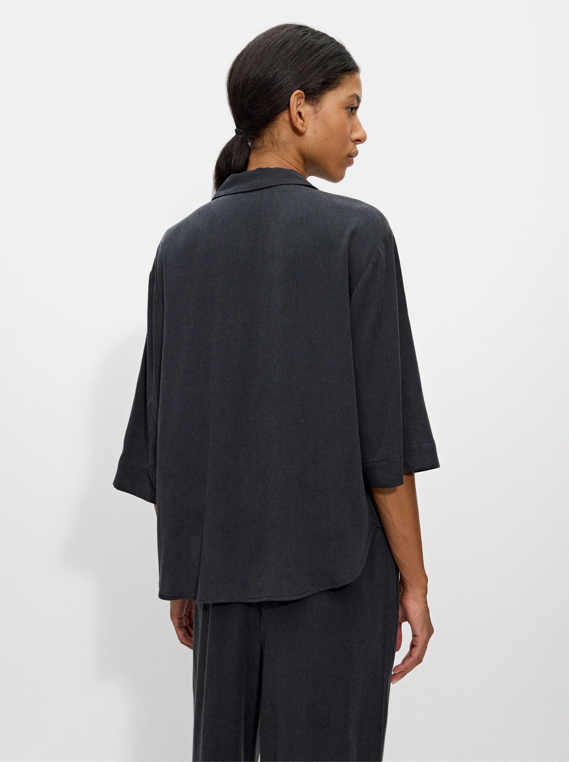Flowing shirt with buttons image number 3.0