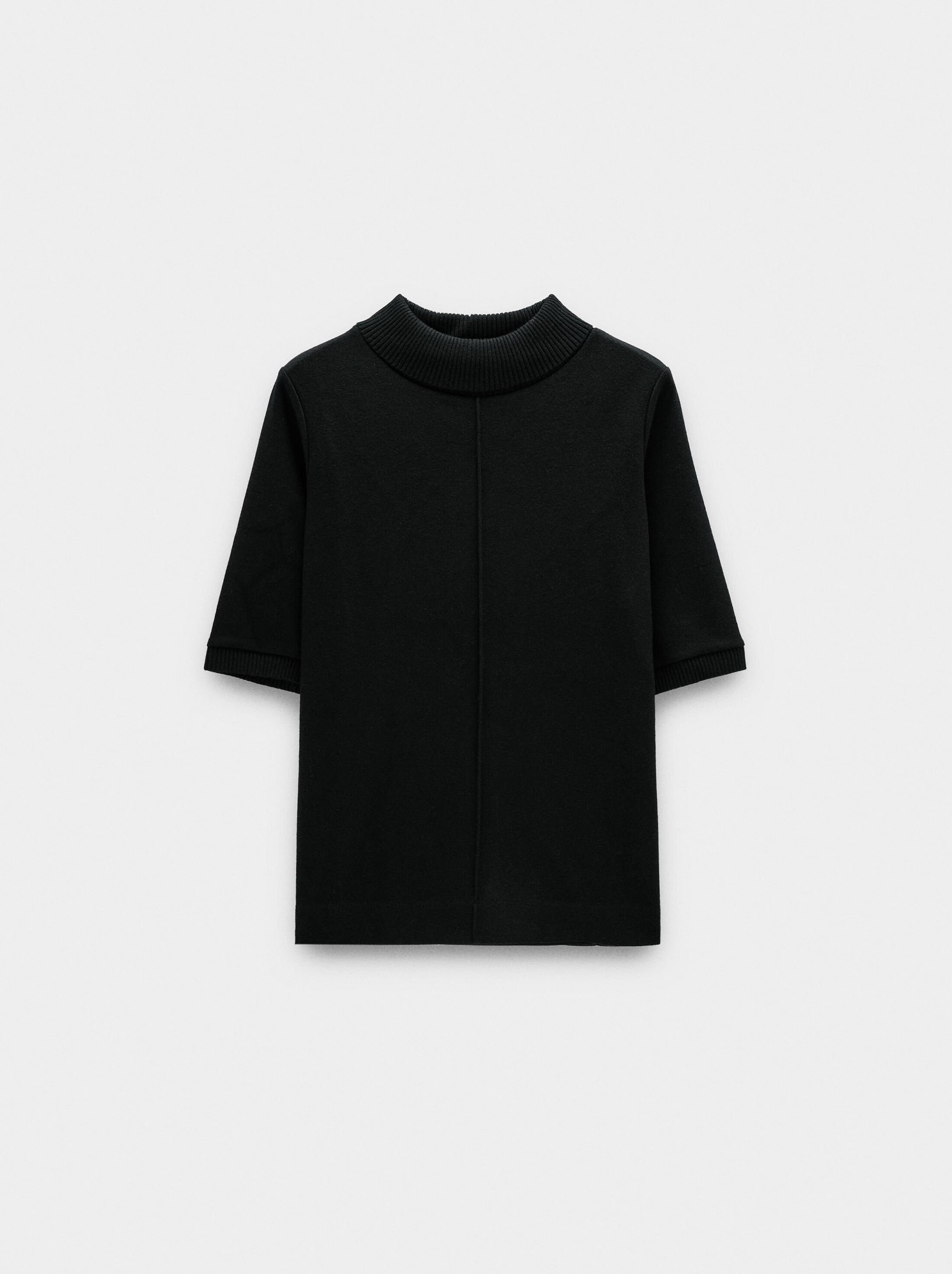 T-shirt with high neck image number 4.0