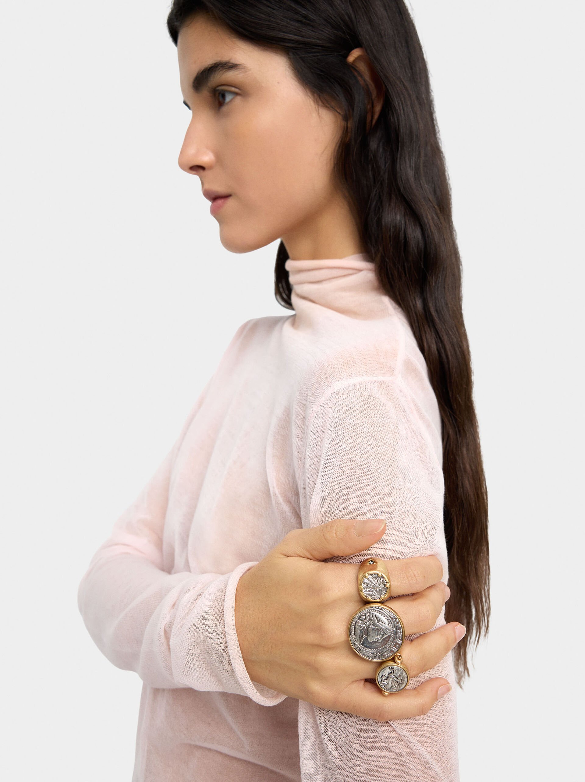 Anillo bicolor con moneda y cristal image number 3.0