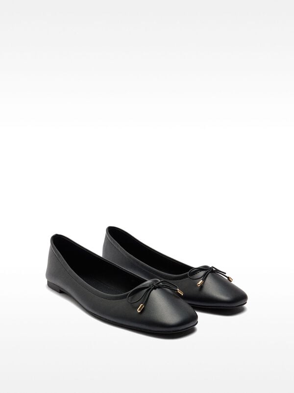 Ballet flats with bow
