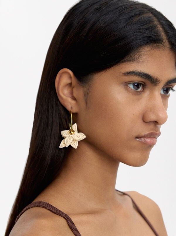Hoop earrings with beaded flowers