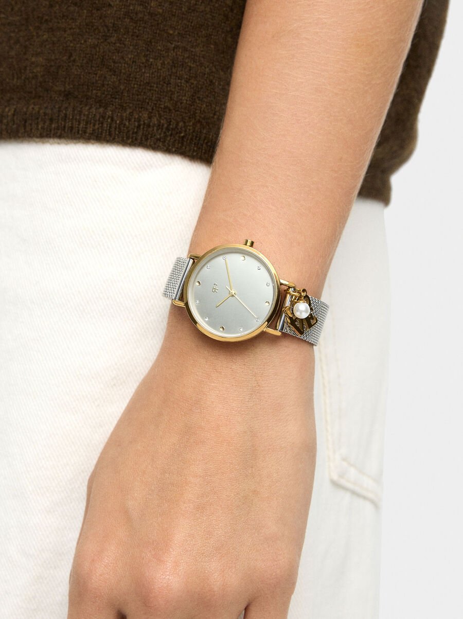 Bicolor watch with metallic mesh and charm