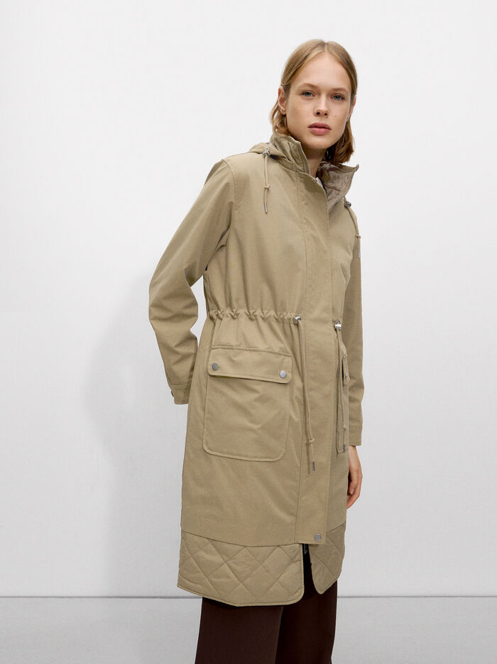 Parka con capucha y bolsillos