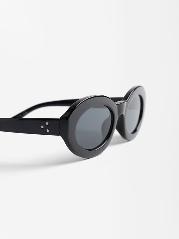 Oval sunglasses