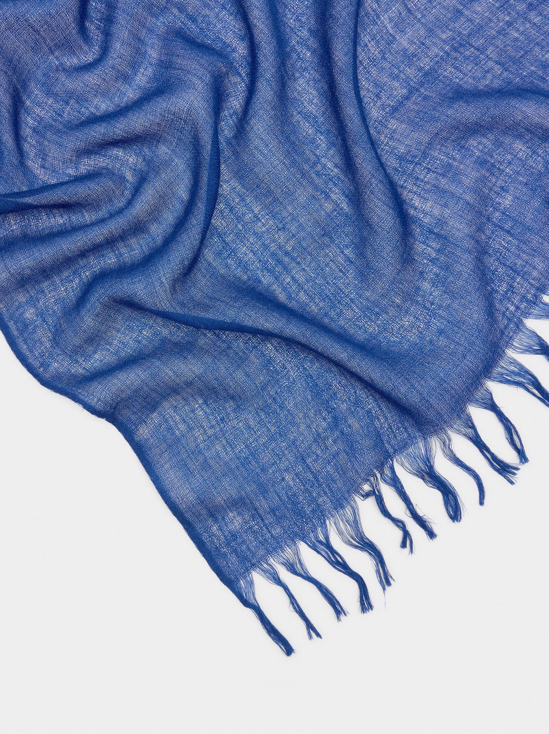 Wool pashmina with fringes image number 2.0