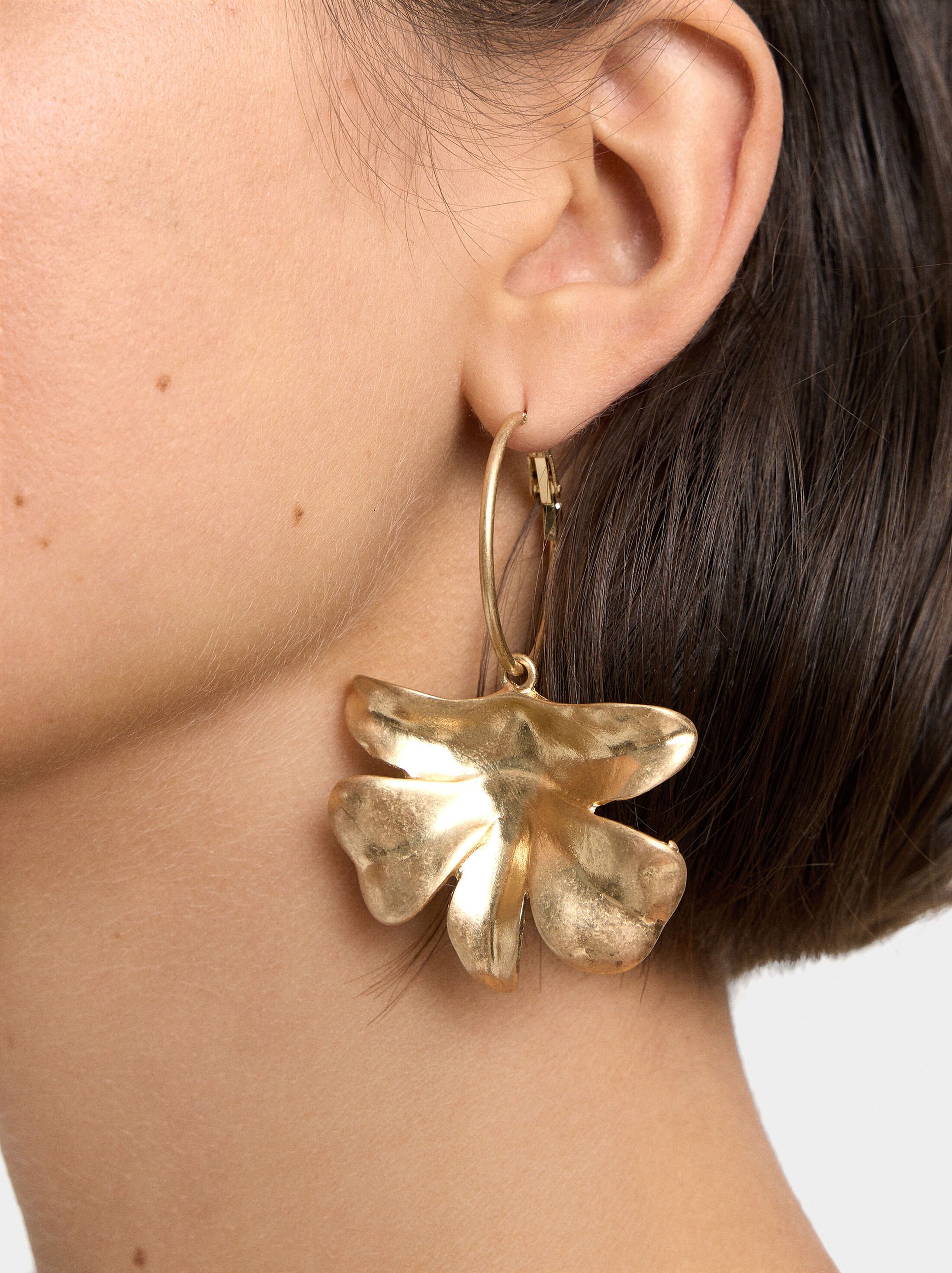 Hoop earrings with flower image number 1.0