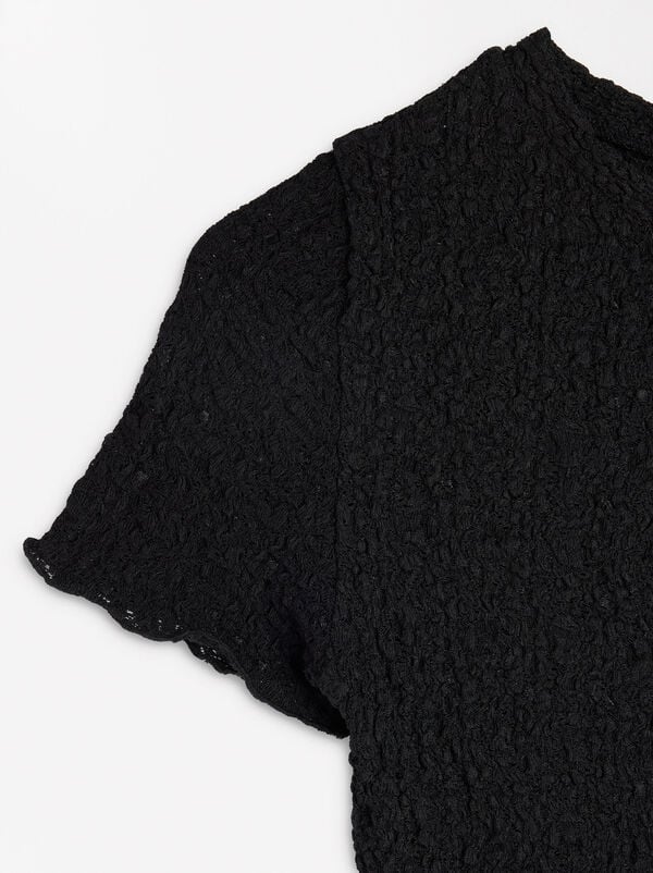 T-shirt with texture