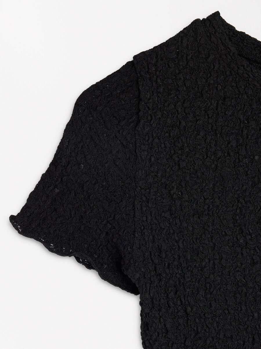 T-shirt with texture