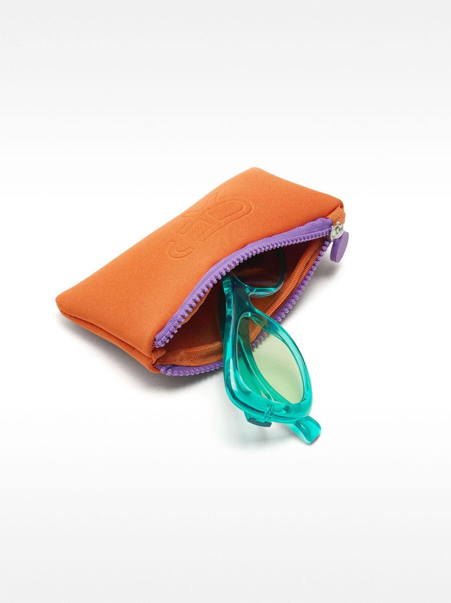 Pilot-style sunglasses
