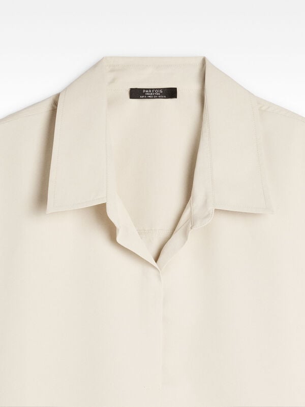 Shirt with short sleeves