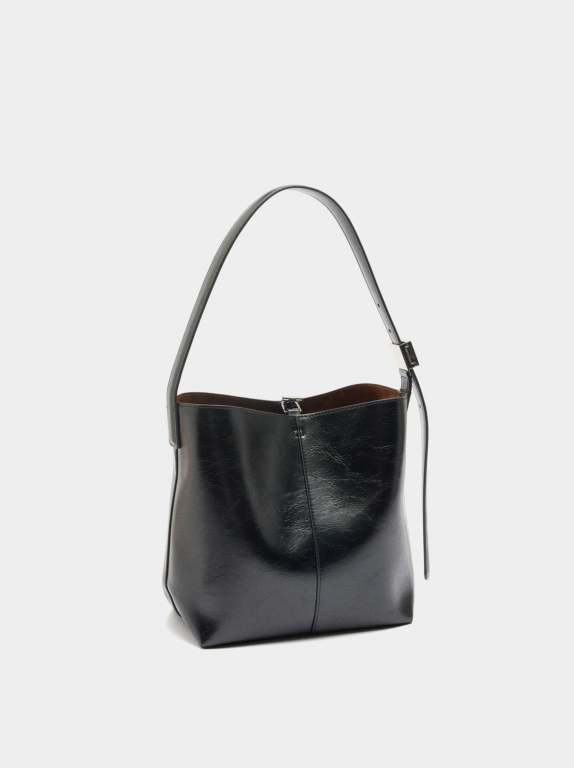 Bucket bag with cracked effect image number 4.0