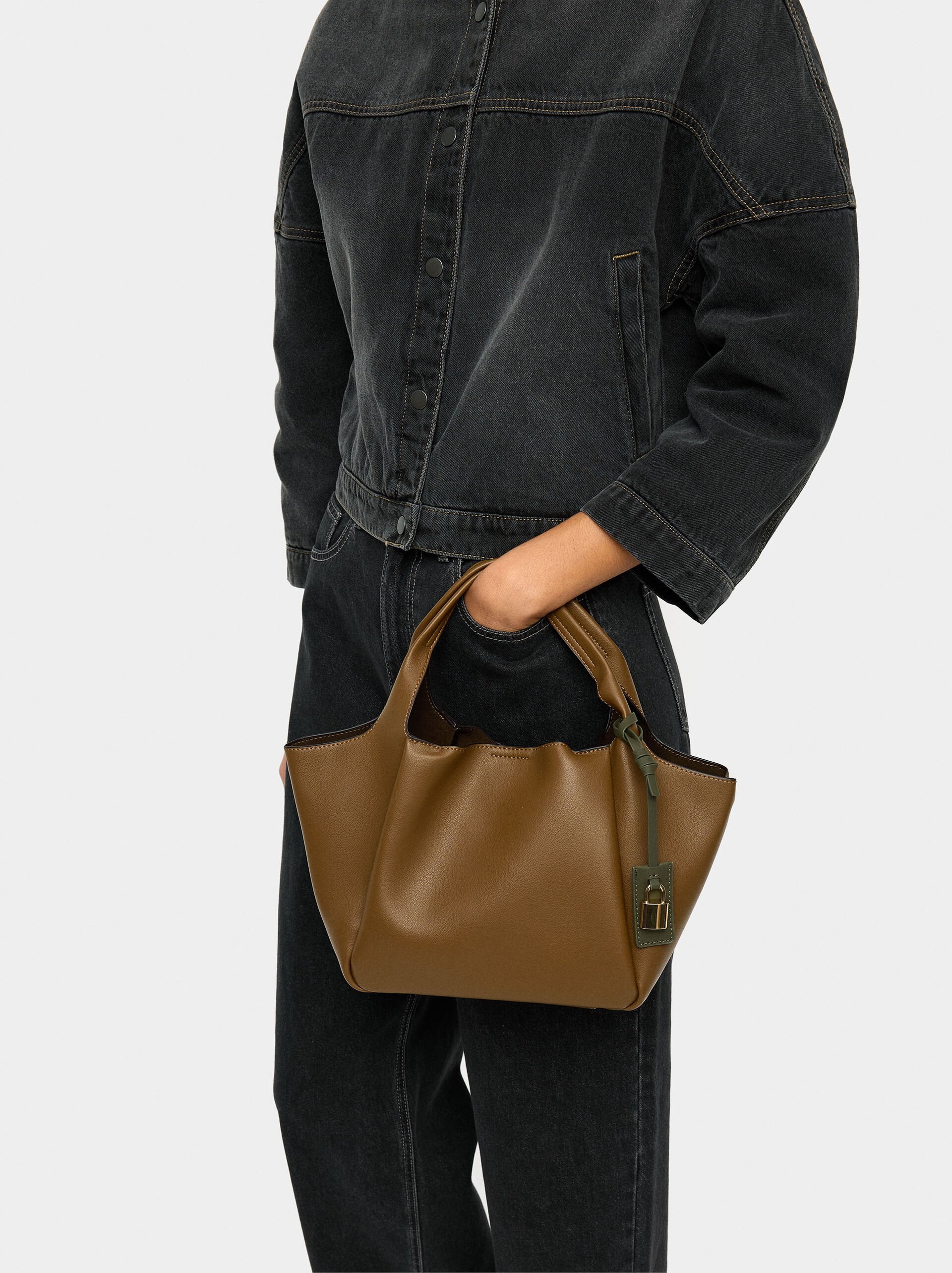 Tote bag with pendant image number 1.0