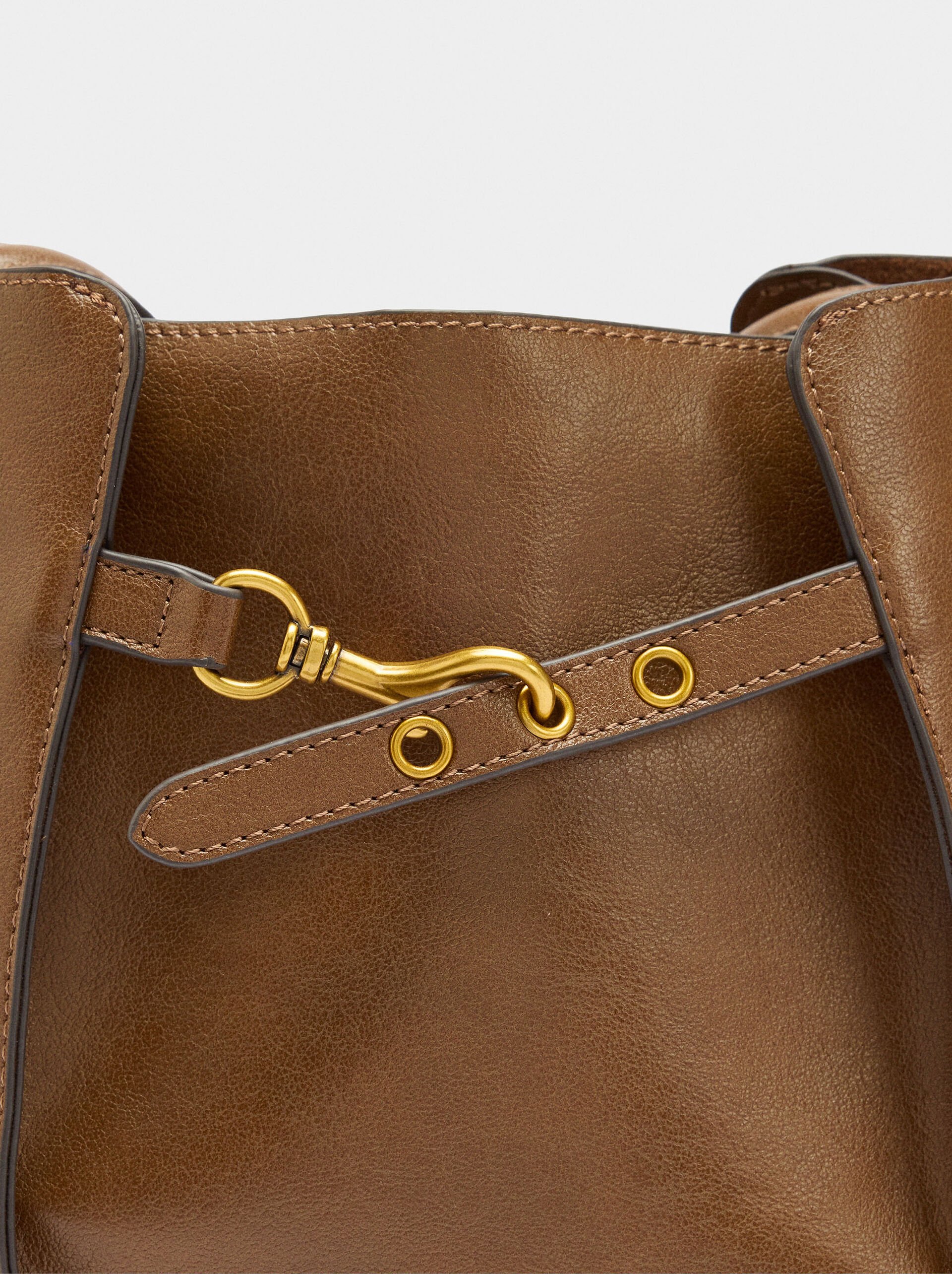 Bucket bag with side folds image number 4.0