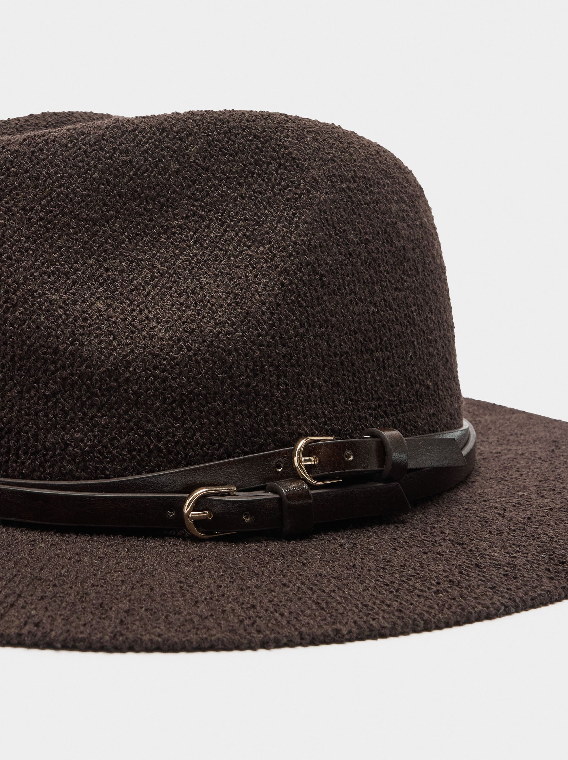 Knit hat belts with buckles image number 1.0