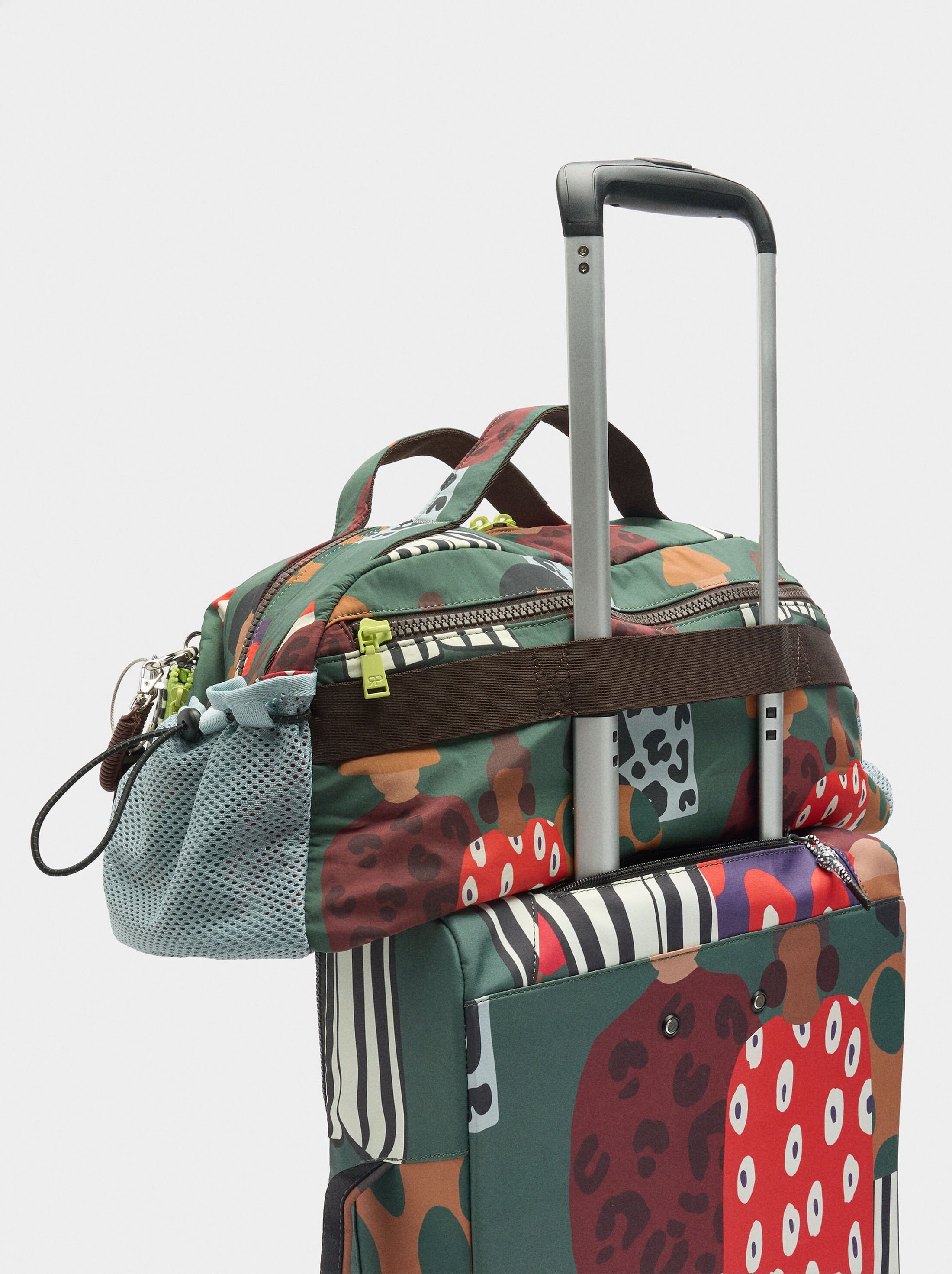 Printed nylon sports bag image number 3.0