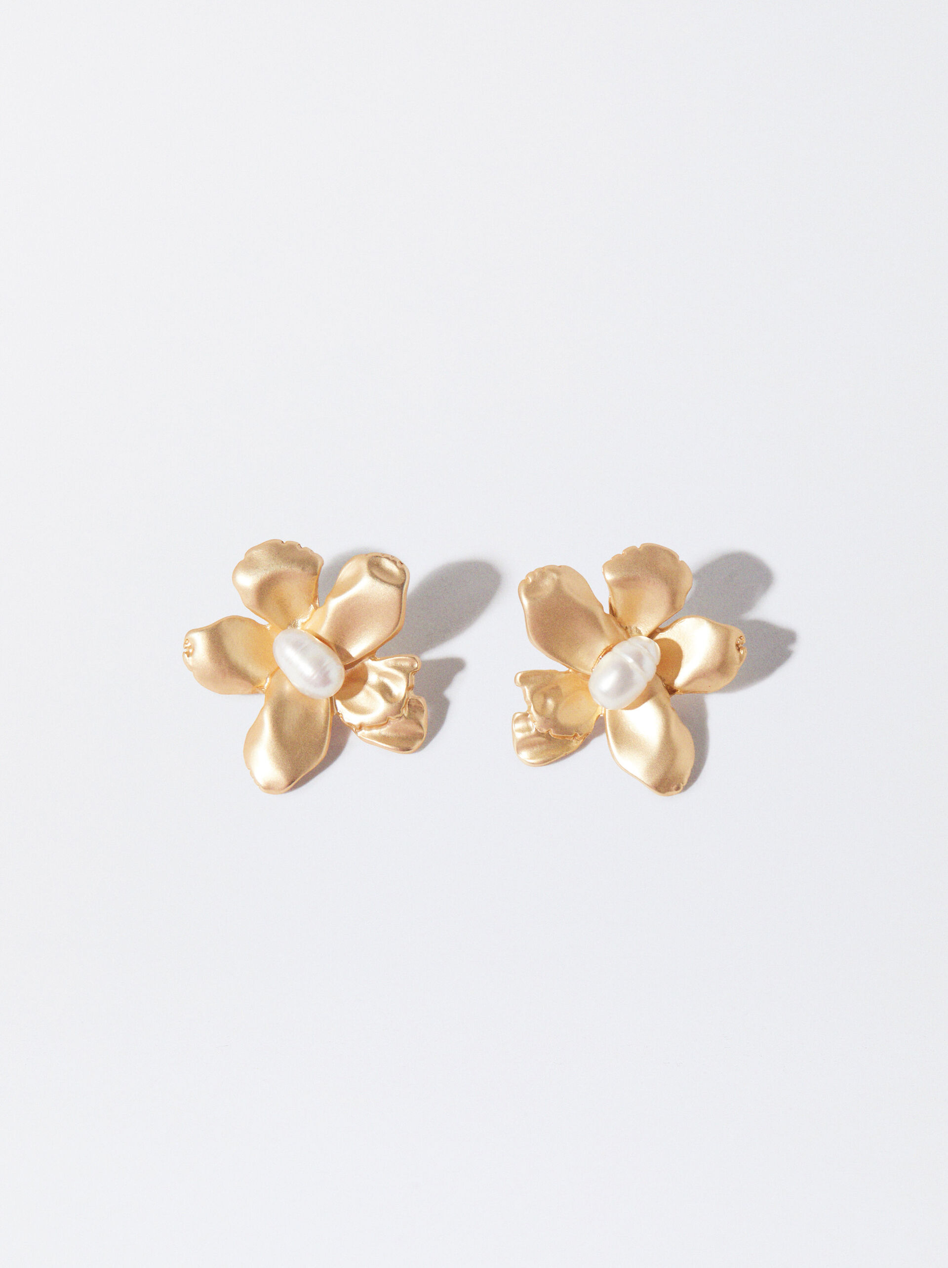 Flower Earrings With Pearls image number 0.0