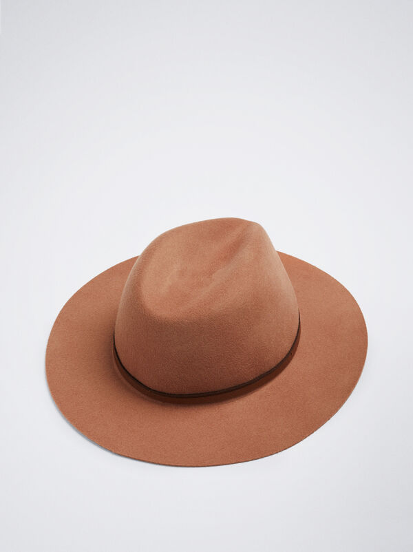 Woollen hat