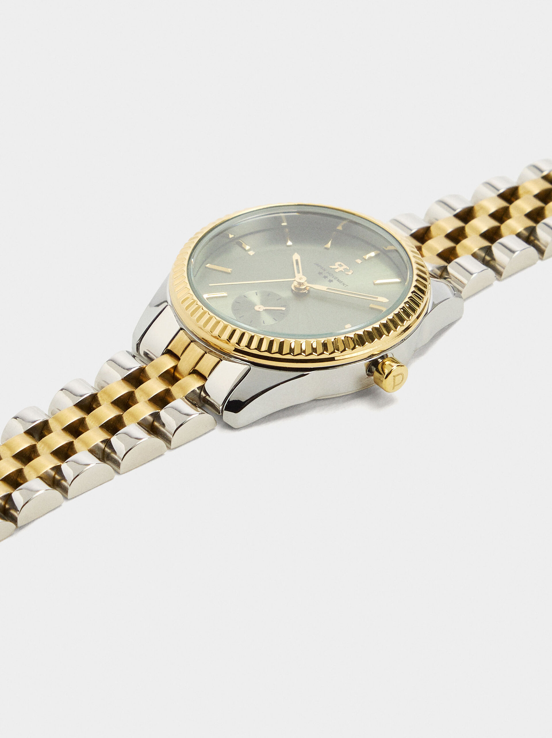 Round watch with stainless steel bracelet image number 3.0