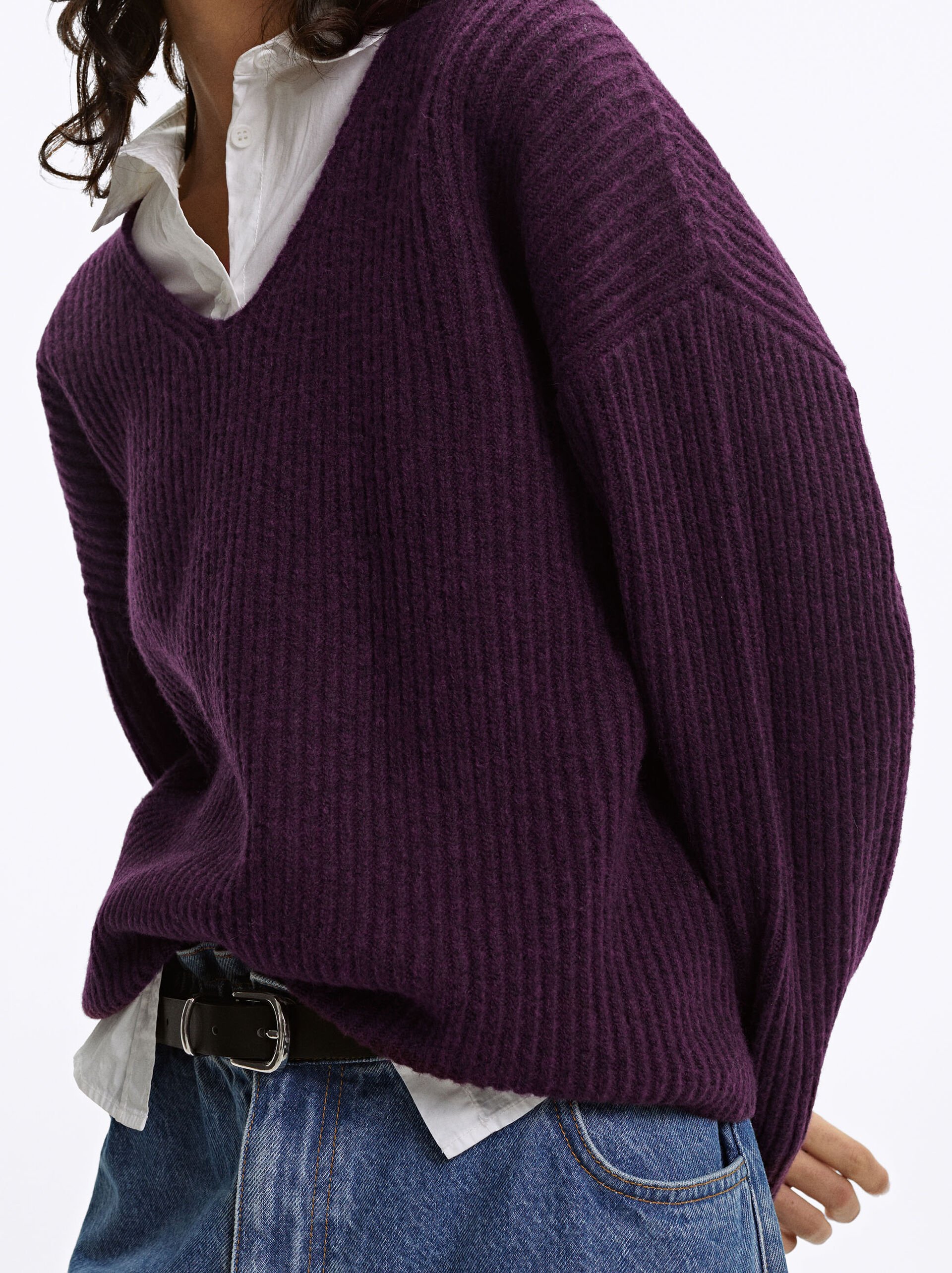 Knitted V-Neck Sweater image number 3.0