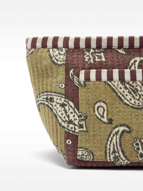 Bolso de mano sobre con estampado