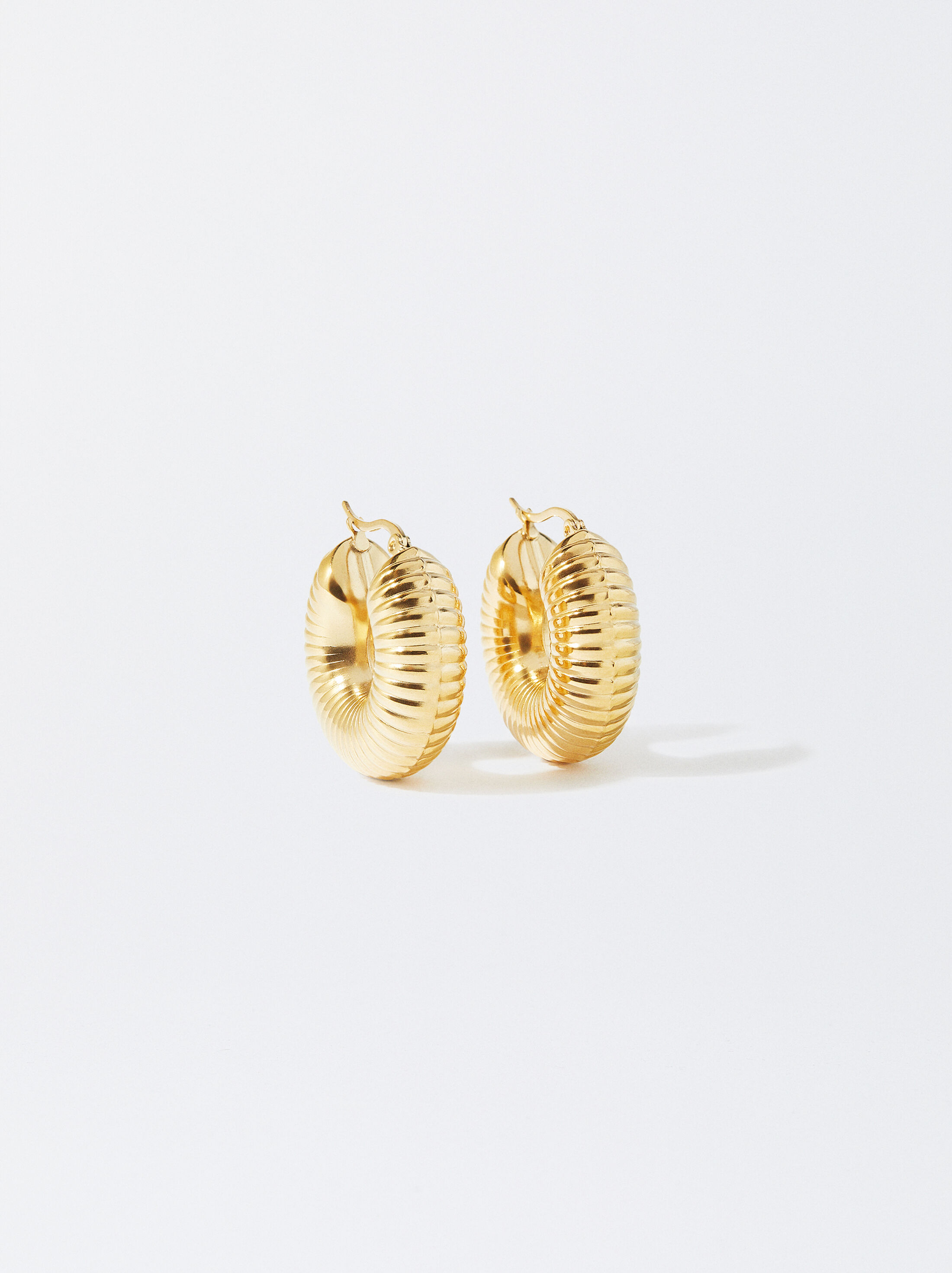 Stainless steel golden hoop earrings image number 0.0