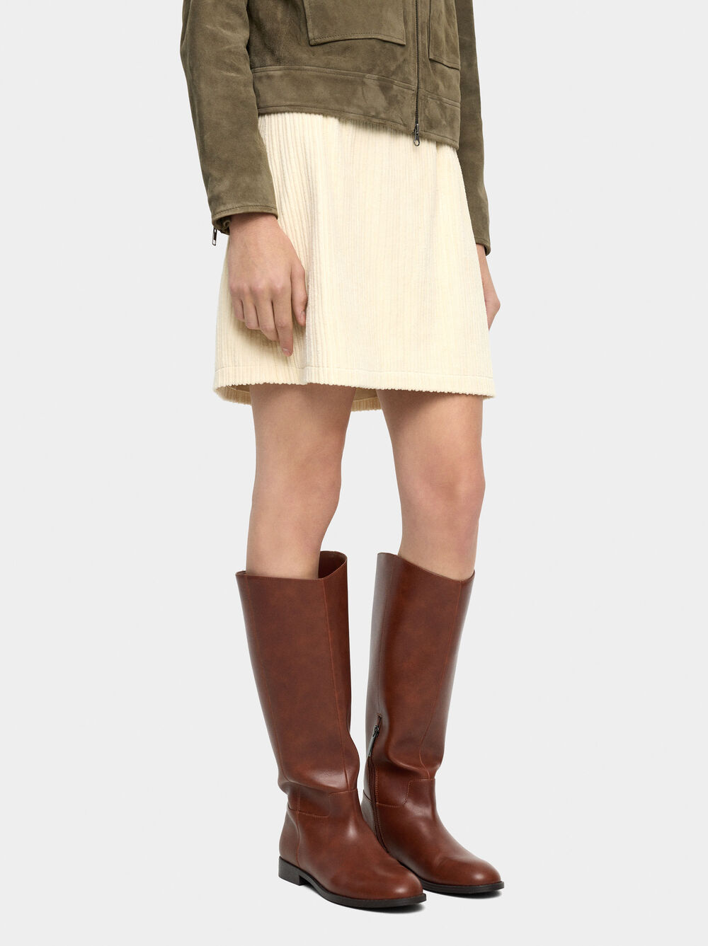 Stiefel mit hohem Schaft und niedrigem Absatz