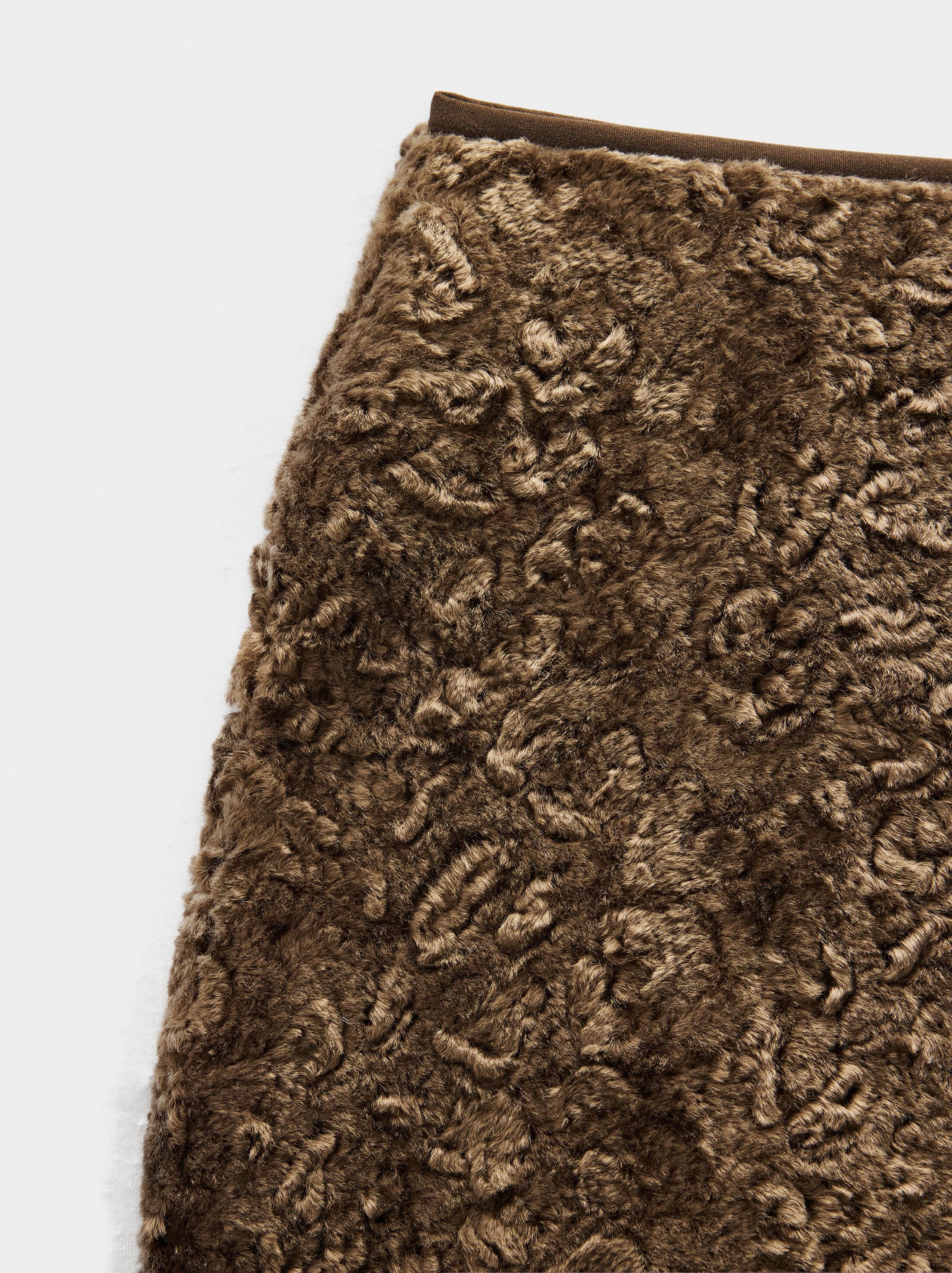 Short skirt with texture image number 6.0