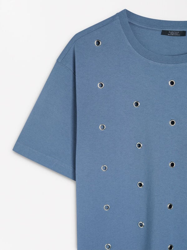 T-shirt with studs