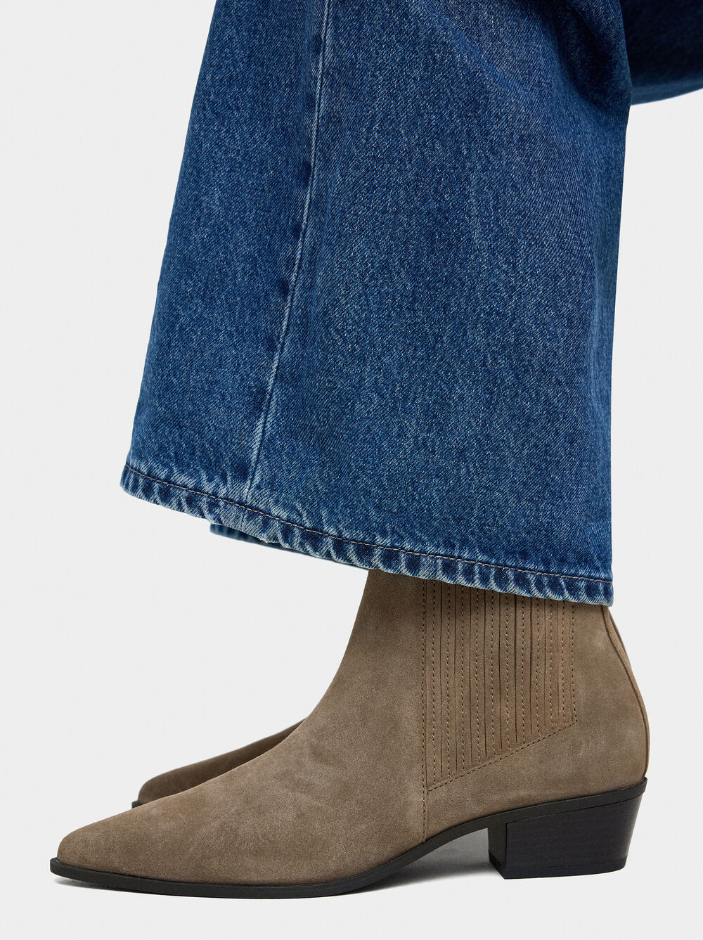 Leather ankle boots with heels