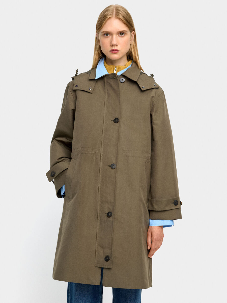 Chubasquero con capucha