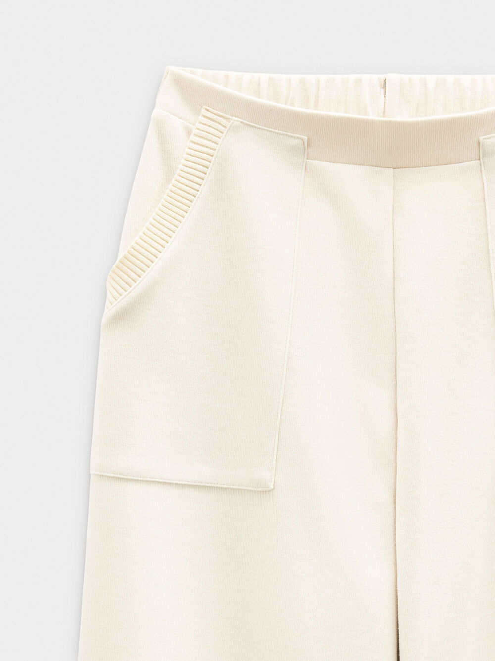 Hose mit Taschen und elastischem Bund