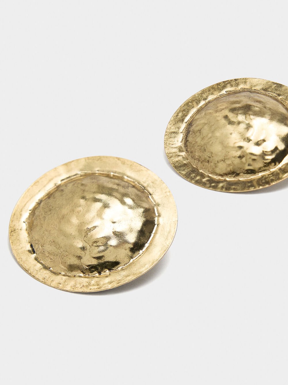 Round earrings